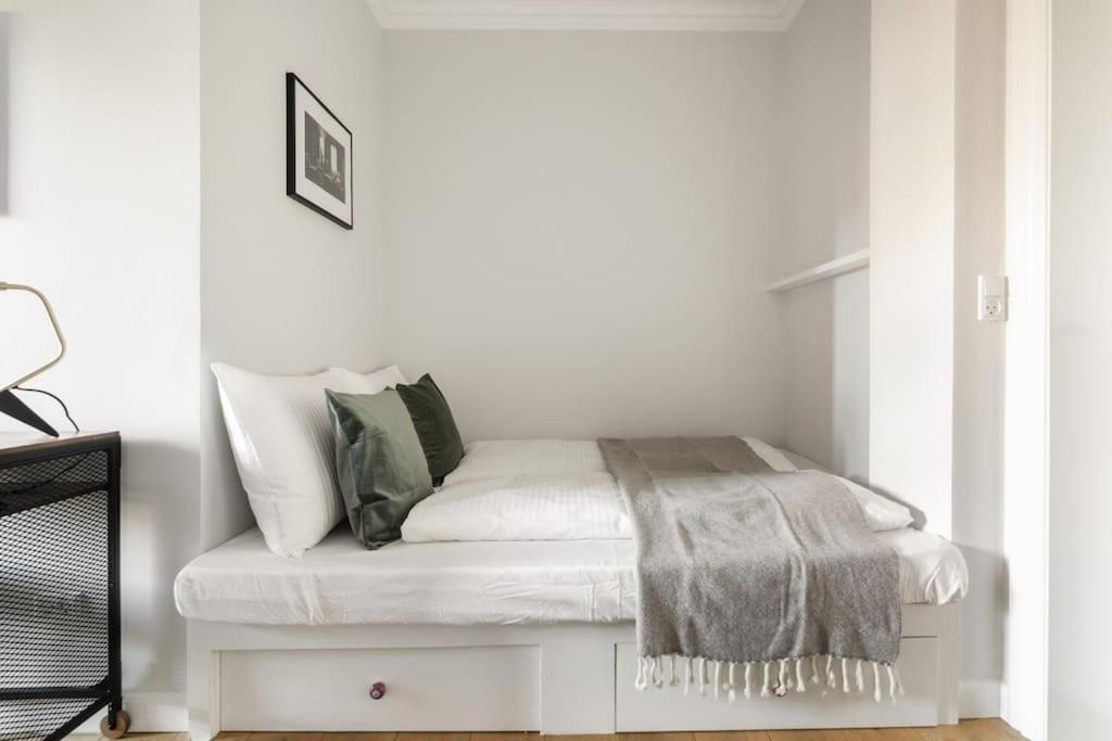 Cozy Apartment In Christianshavn W Two Balconies. Copenhagen Luaran gambar