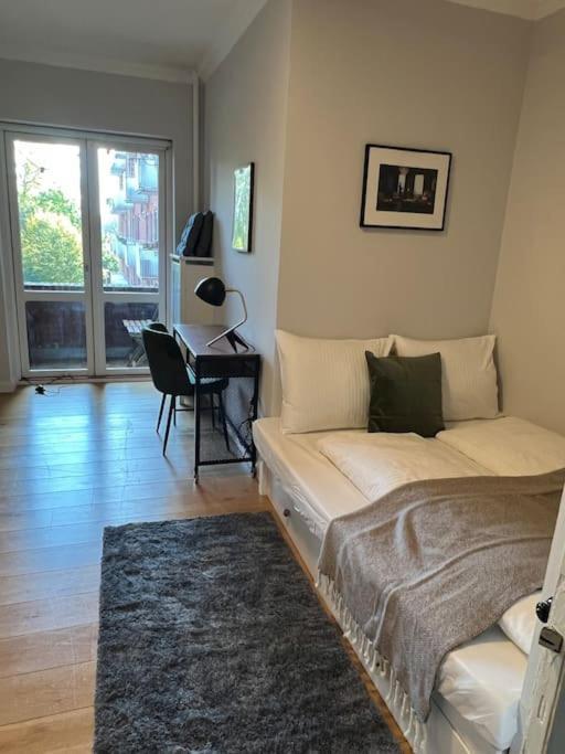 Cozy Apartment In Christianshavn W Two Balconies. Copenhagen Luaran gambar